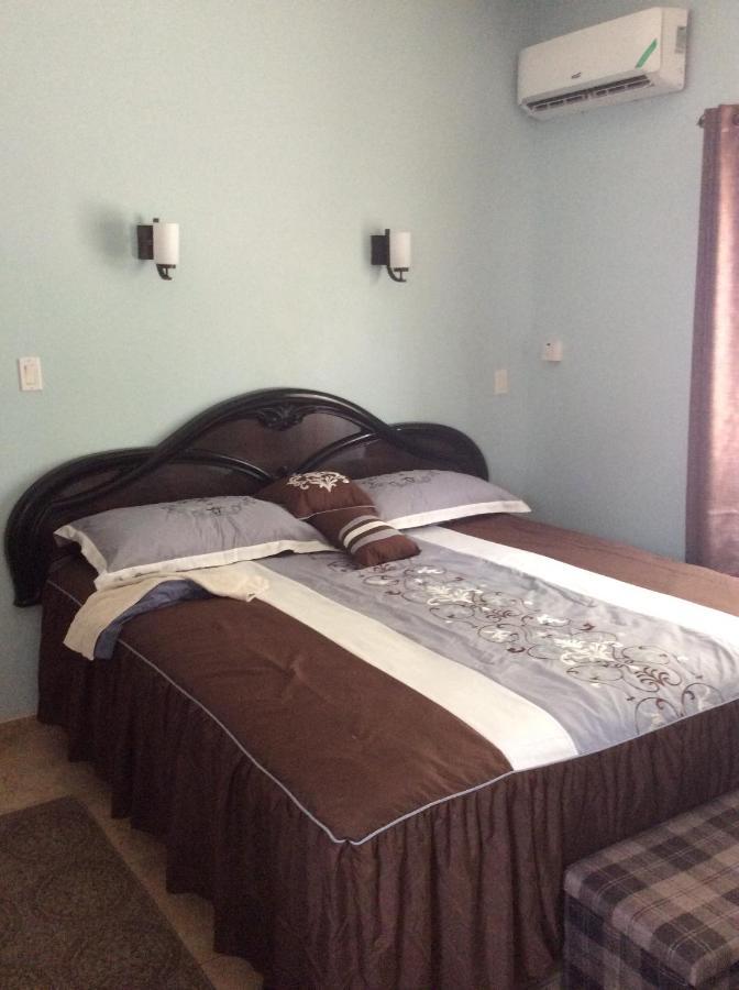 Le Quad - One Bedroom & Studio Apt - Private, Spacious & Secured Кінгстон Екстер'єр фото