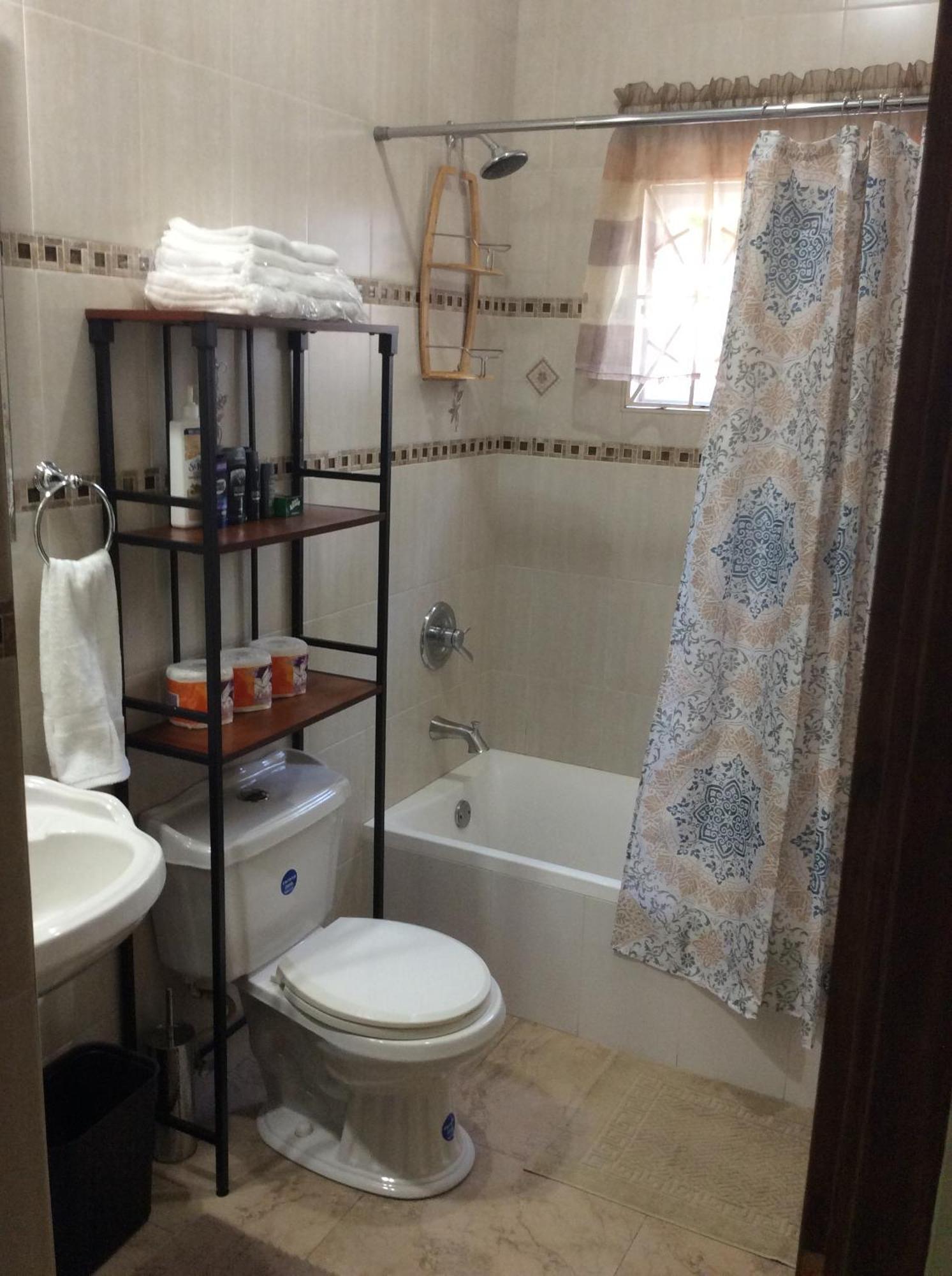 Le Quad - One Bedroom & Studio Apt - Private, Spacious & Secured Кінгстон Екстер'єр фото