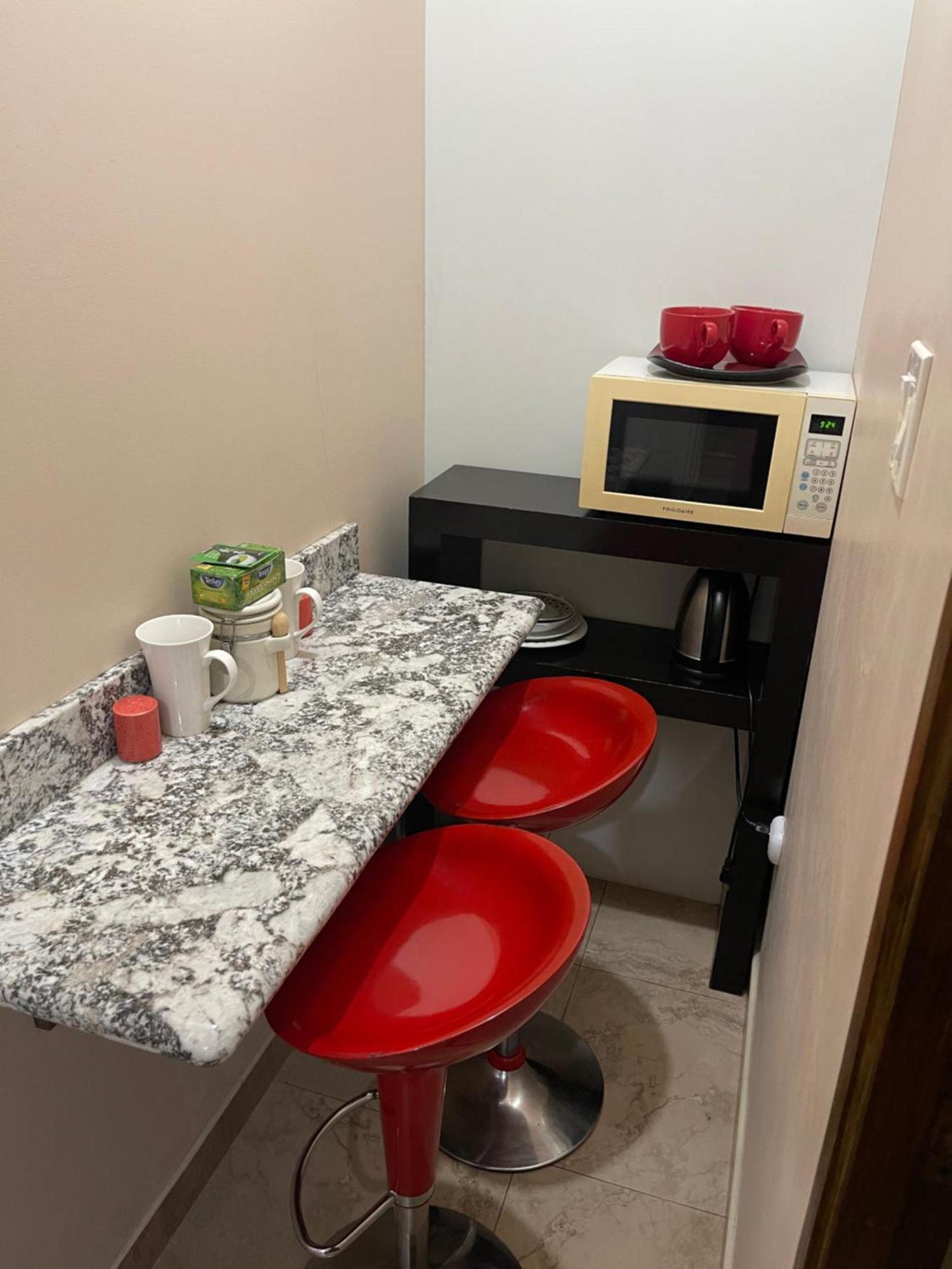Le Quad - One Bedroom & Studio Apt - Private, Spacious & Secured Кінгстон Екстер'єр фото